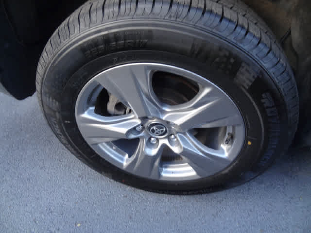 Used 2024 Toyota RAV4 XLE FWD image 12