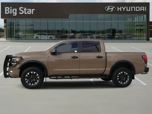 Used 2021 Nissan Titan PRO-4X w/ Pro-4x Convenience Package image 2