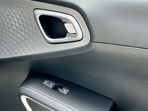 New 2025 Kia Soul LX w/ LX Technology Package image 30