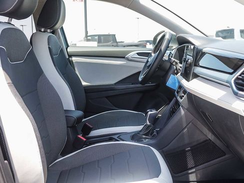 New 2025 Volkswagen Taos SE w/ Black Wheel Package FWD image 16