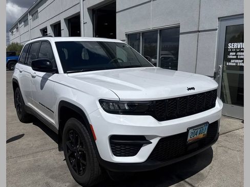 Used 2025 Jeep Grand Cherokee Altitude AWD/4WD image 1
