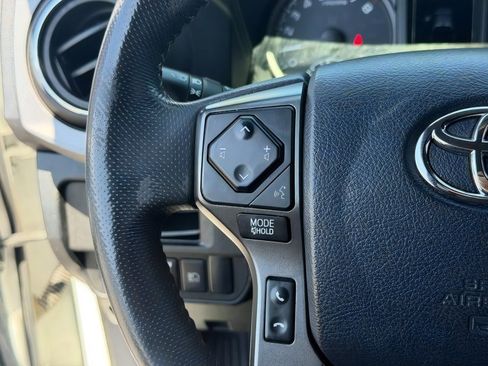 Used 2018 Toyota Tacoma TRD Off-Road AWD/4WD image 20
