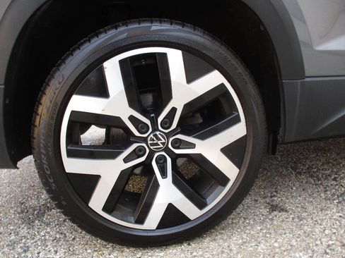Used 2022 Volkswagen Taos SEL image 37