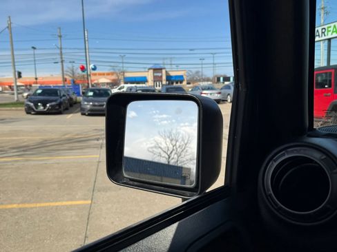 Used 2018 Jeep Wrangler Unlimited Sport S image 38