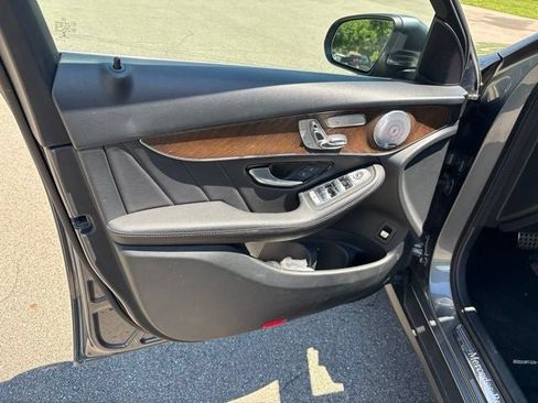 Used 2019 Mercedes-Benz GLC 300 4MATIC image 26