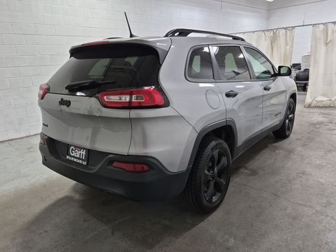Used 2017 Jeep Cherokee Sport AWD/4WD image 7