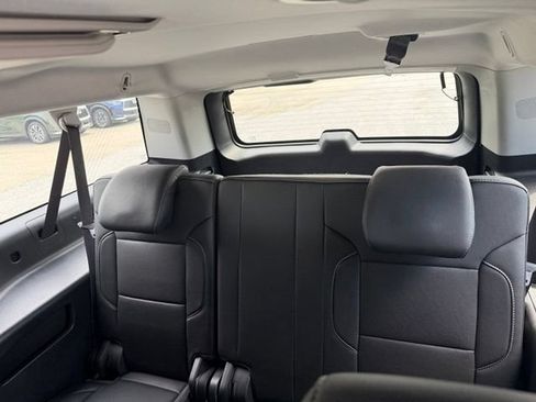 Used 2019 GMC Yukon XL SLT w/ Open Road Package AWD/4WD image 11