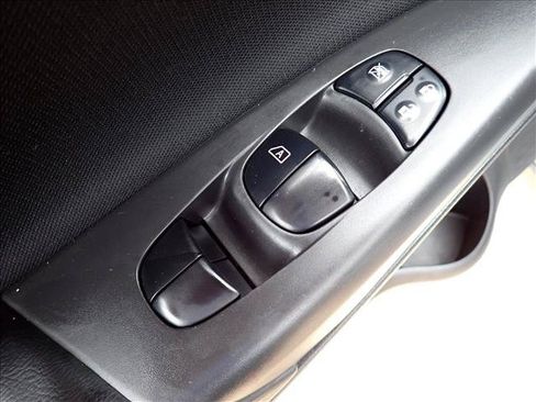 Used 2019 Nissan Sentra SR FWD image 12