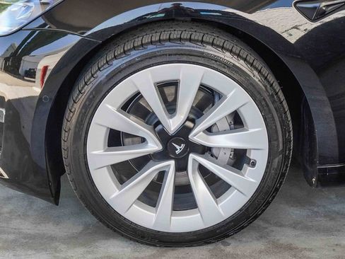 Used 2022 Tesla Model 3 Long Range AWD/4WD image 9