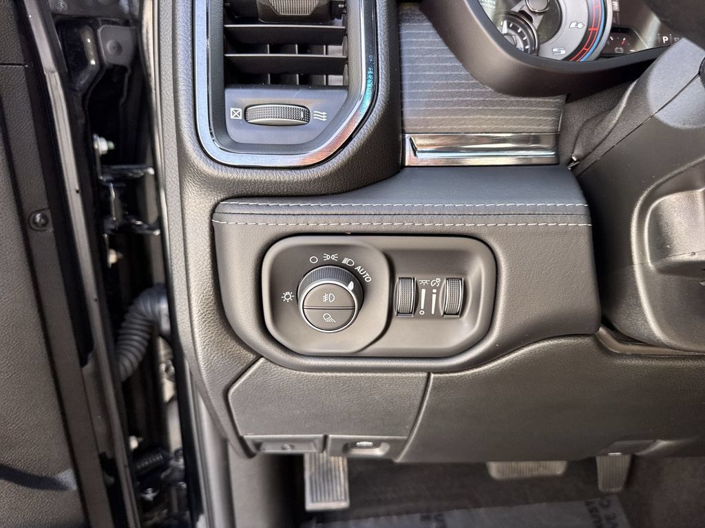 Used 2022 RAM 2500 Limited AWD/4WD image 54