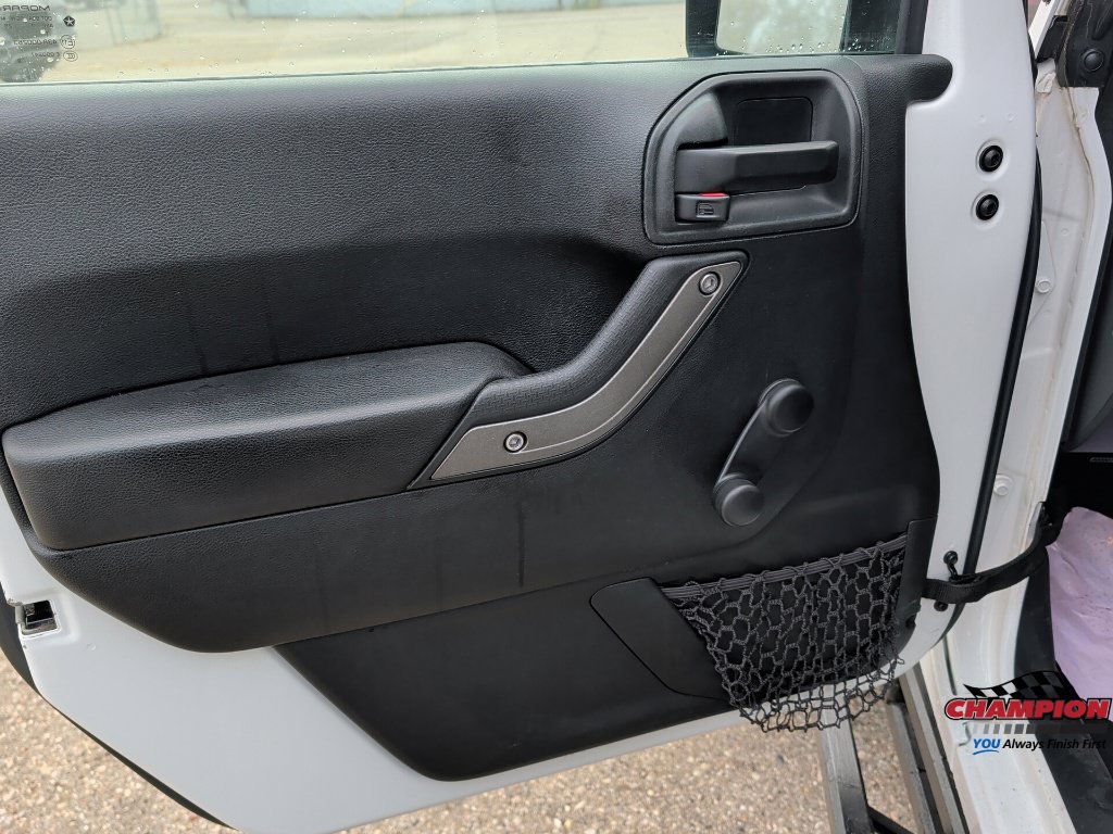 Used 2017 Jeep Wrangler Unlimited Sport w/ Connectivity Group AWD/4WD image 14