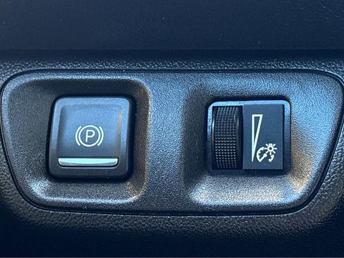 Used 2023 GMC Acadia SLE w/ Driver Convenience Package image 12