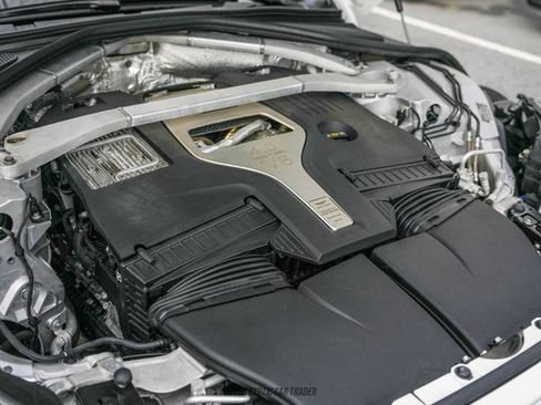 Used 2021 Aston Martin DBX image 17