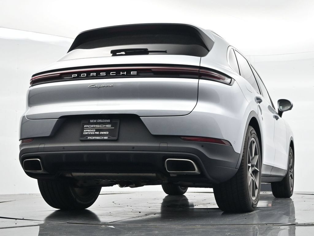 Certified 2025 Porsche Cayenne AWD/4WD image 25