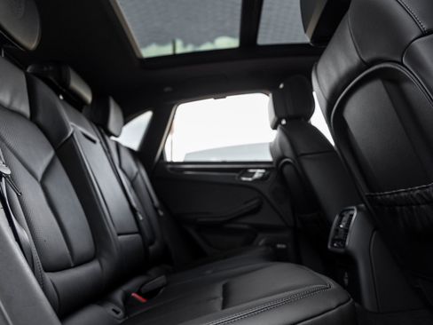 Certified 2026 Porsche Macan AWD/4WD image 39