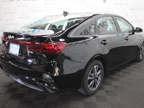 Used 2023 Kia Forte LXS w/ LXS Technology Package image 6