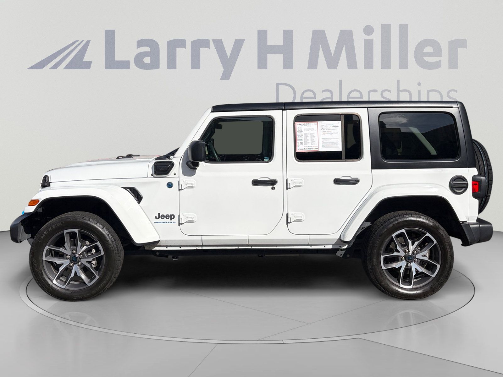 Used 2024 Jeep Wrangler Unlimited w/ Convenience Group AWD/4WD image 2