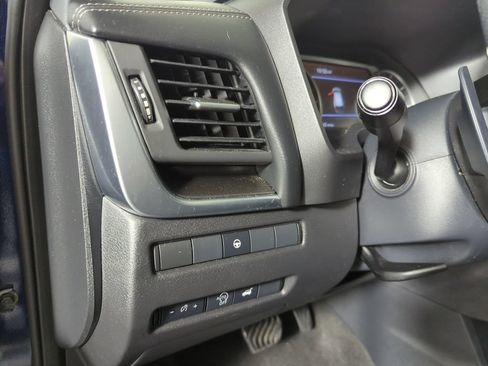 Used 2024 Nissan Rogue SV FWD image 26