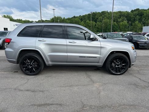 Used 2018 Jeep Grand Cherokee Altitude AWD/4WD image 6