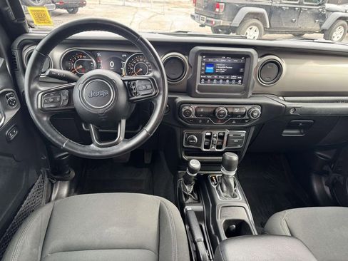 Used 2021 Jeep Gladiator Willys image 11