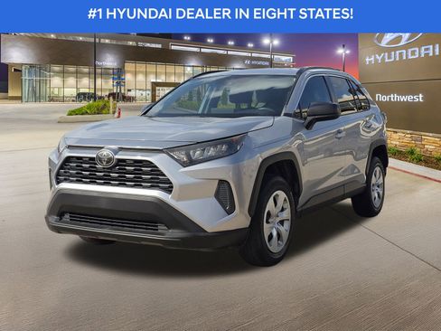 Used 2019 Toyota RAV4 LE image 2