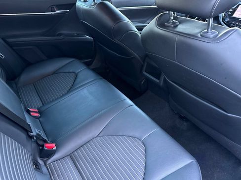 Used 2020 Toyota Camry SE w/ Blackout Package FWD image 17