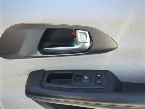 Used 2020 Chrysler Pacifica Touring-L w/ Tire & Wheel Group image 26