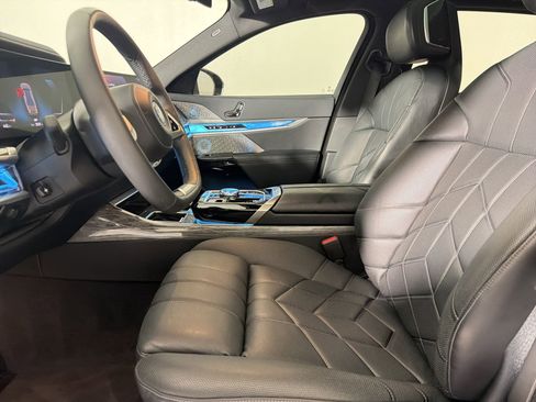 Certified 2023 BMW i7 xDrive60 w/ Parking Assistance Package AWD/4WD image 4
