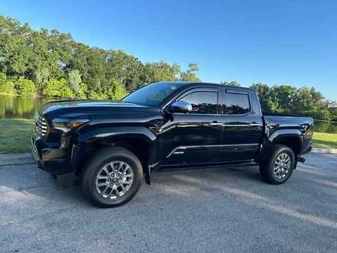 Used 2025 Toyota Tacoma Limited AWD/4WD image 2