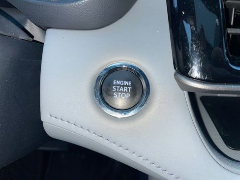 Used 2023 Toyota Highlander XLE image 23