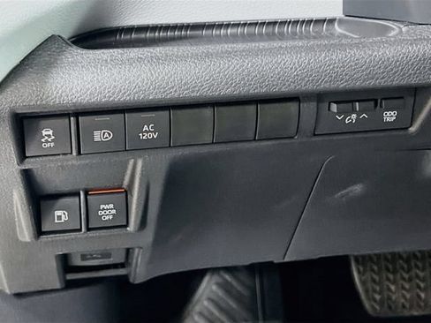 Used 2026 Toyota Sienna XLE FWD image 10