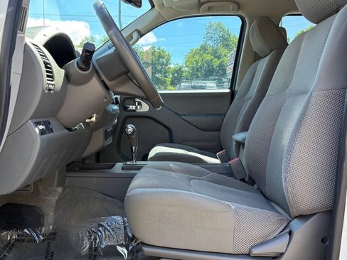 Used 2016 Nissan Frontier SV w/ SV Value Truck Package RWD image 10
