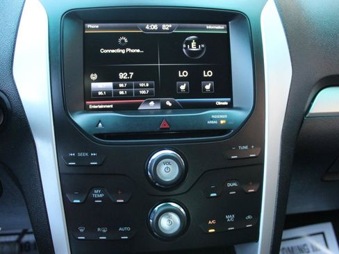 Used 2013 Ford Explorer XLT AWD/4WD image 30