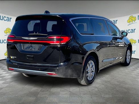 Used 2024 Chrysler Pacifica Touring-L image 6