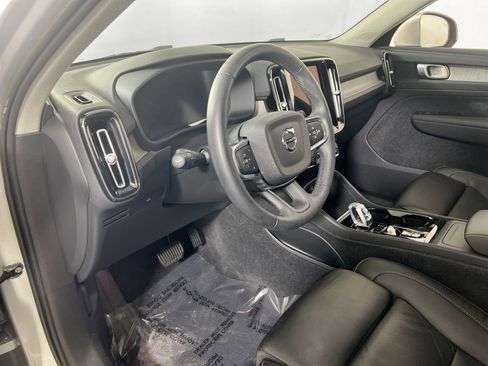 Used 2023 Volvo XC40 B5 Plus w/ Protection Package Premier image 9