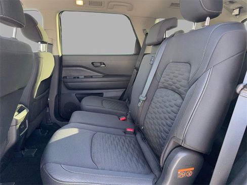 Used 2024 Nissan Pathfinder S image 20