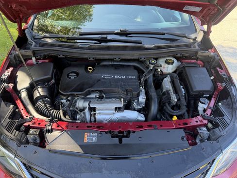Used 2018 Chevrolet Cruze LT w/ Convenience Package FWD image 20