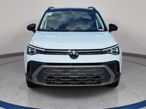 Used 2025 Volkswagen Taos SE AWD/4WD image 2