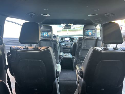 Used 2020 Chrysler Pacifica Limited w/ Advanced Safetytec Group image 34