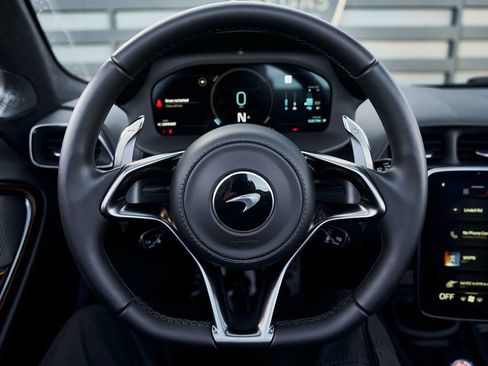 Used 2025 McLaren Artura Spider RWD image 45