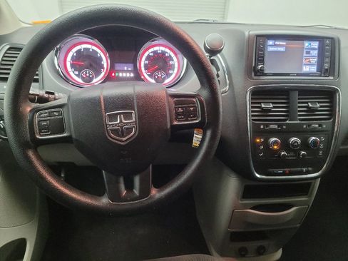 Used 2019 Dodge Grand Caravan SE w/ UConnect Hands-Free Group image 22