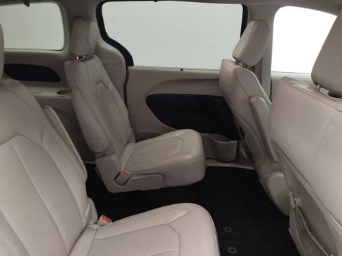 Used 2021 Chrysler Voyager Lxi FWD image 19