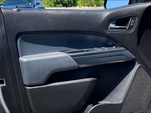 Used 2018 Chevrolet Colorado Z71 AWD/4WD image 21
