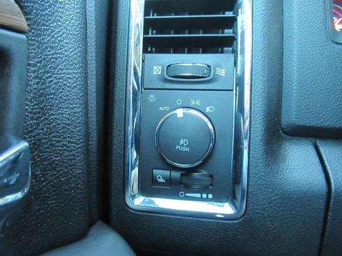 Used 2018 RAM 2500 Laramie w/ Snow Chief Group AWD/4WD image 24