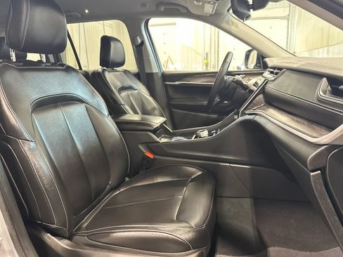 Used 2024 Jeep Grand Cherokee Limited AWD/4WD image 37