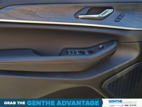 Certified 2024 Jeep Grand Cherokee Limited AWD/4WD image 12
