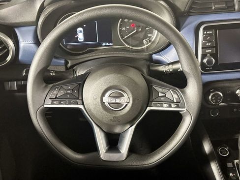 Used 2025 Nissan Versa SV image 13