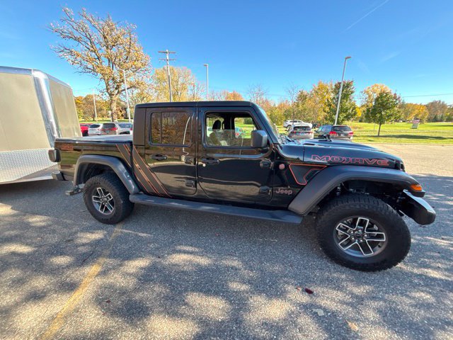 Used 2024 Jeep Gladiator Mojave w/ Technology Group AWD/4WD image 5