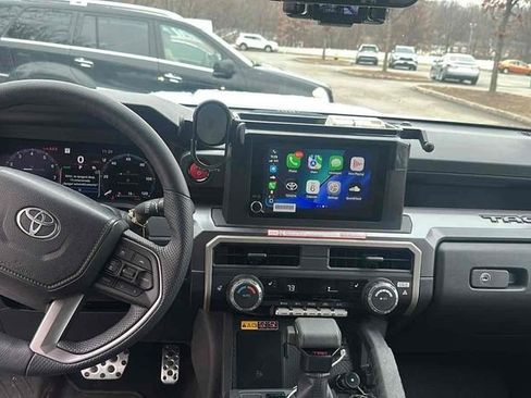 Used 2025 Toyota Tacoma TRD Sport image 9