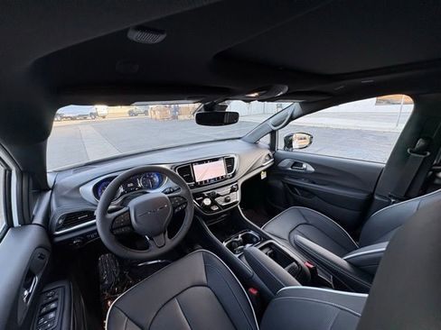 New 2026 Chrysler Pacifica Limited FWD image 20